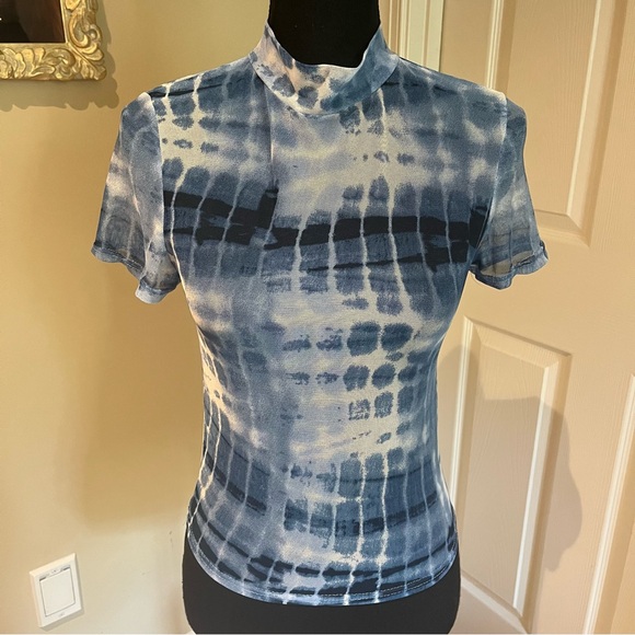 Abstract Mesh Top - Picture 3 of 6